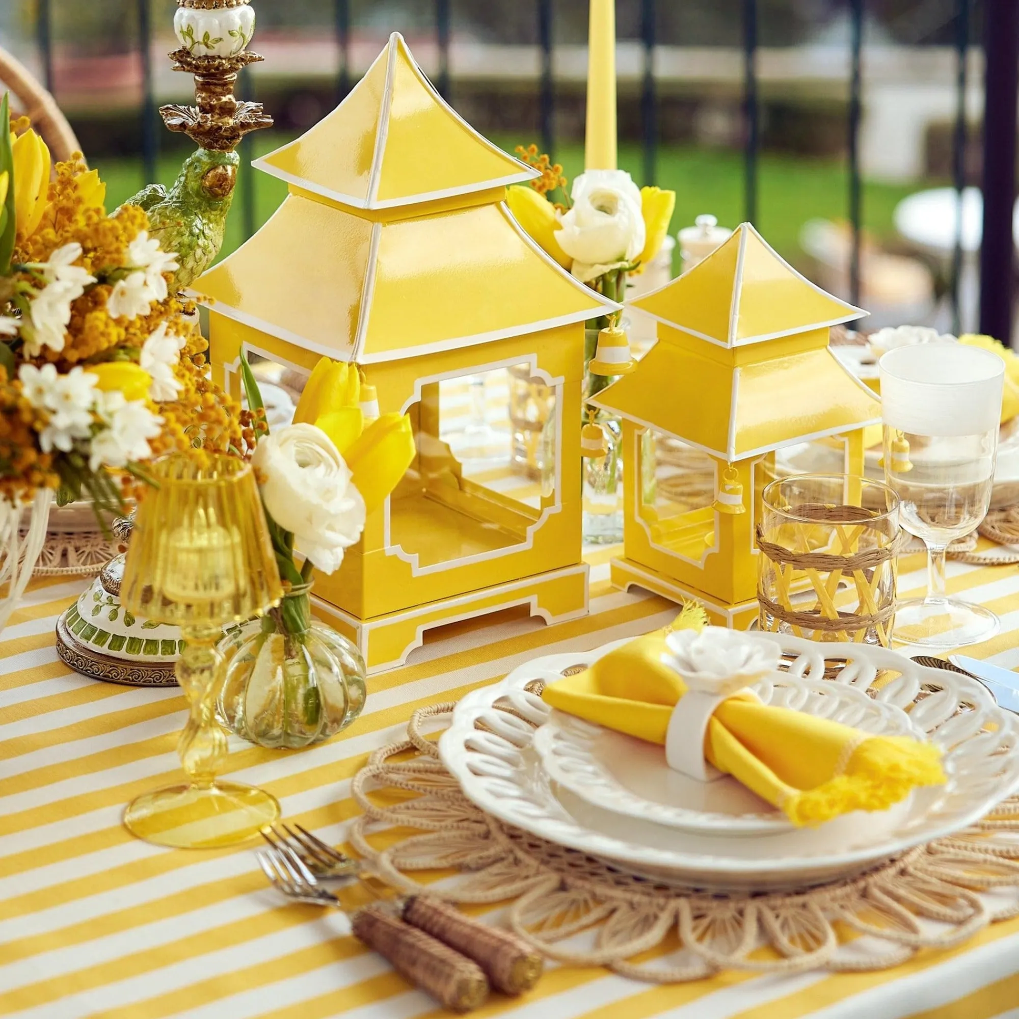 white_lace_starter_plates_8.webp Store White Lace Starter Plates (Set Of 4) Crockery Sets