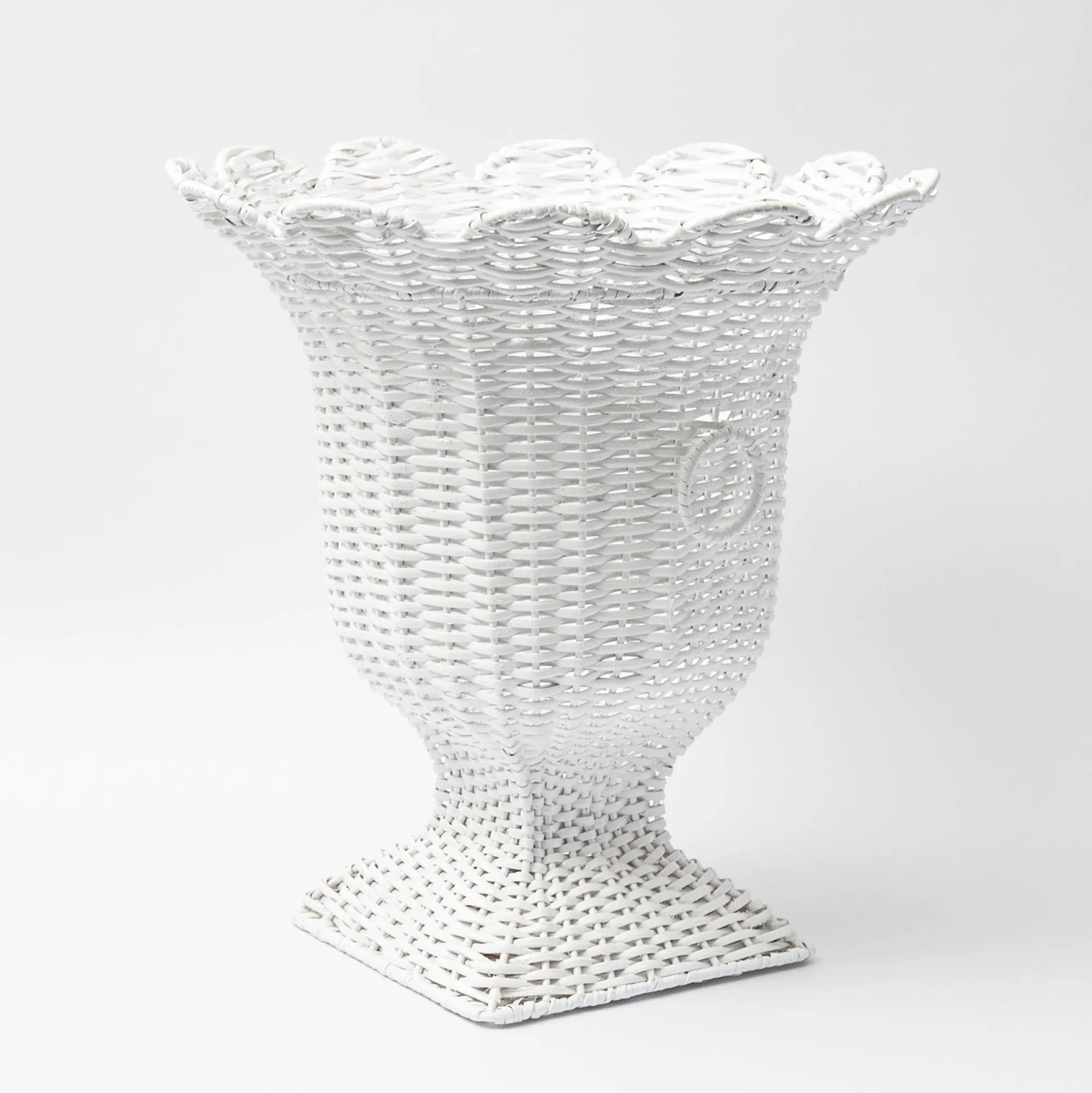 white_liliana_scalloped_r_4-1.webp Outlet White Liliana Scalloped Rattan Urn Rattan Furniture
