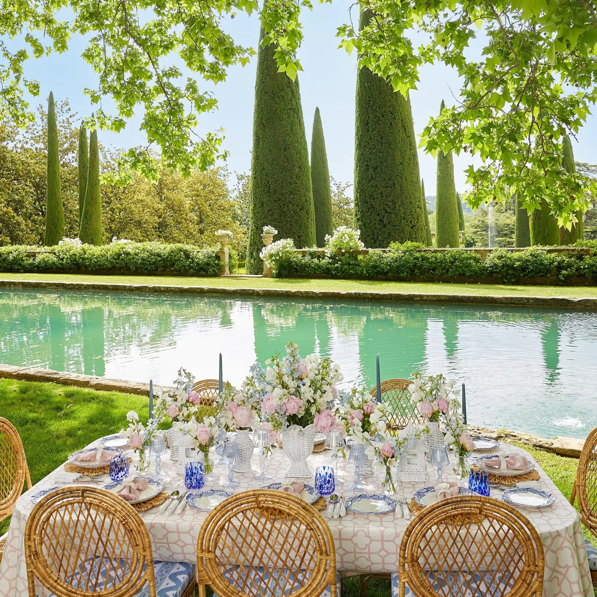 white_rattan_pagoda__urn__8.webp Cheap White Rattan Pagoda & Urn Vase Set Urns & Pedestals