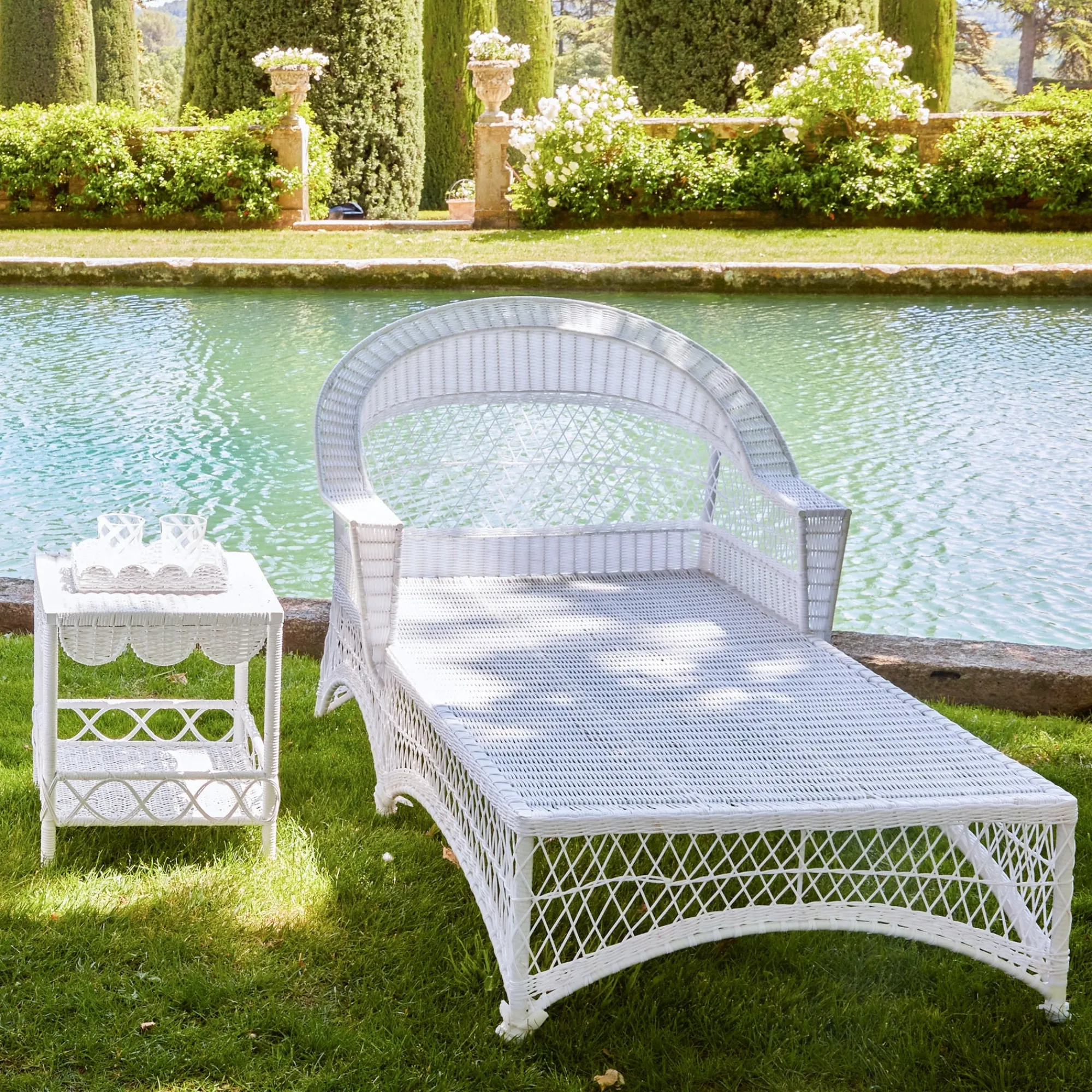 white_rattan_sun_lounger__5.webp Outlet White Rattan Sun Lounger With Blue Ikat Cushion Rattan Furniture