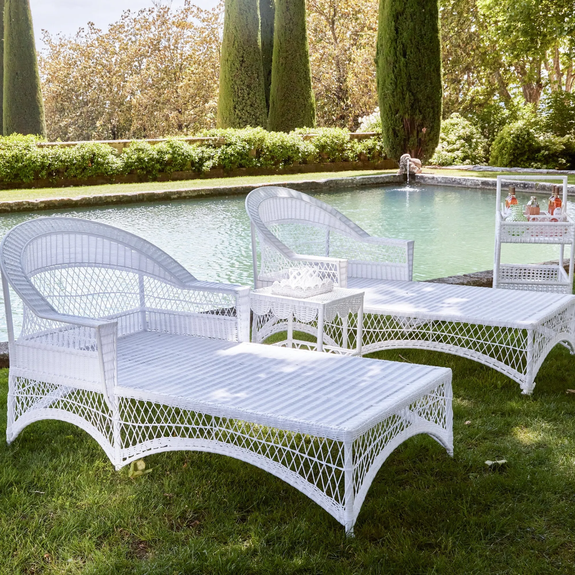 white_rattan_sun_lounger__6.webp Outlet White Rattan Sun Lounger With Blue Ikat Cushion Rattan Furniture