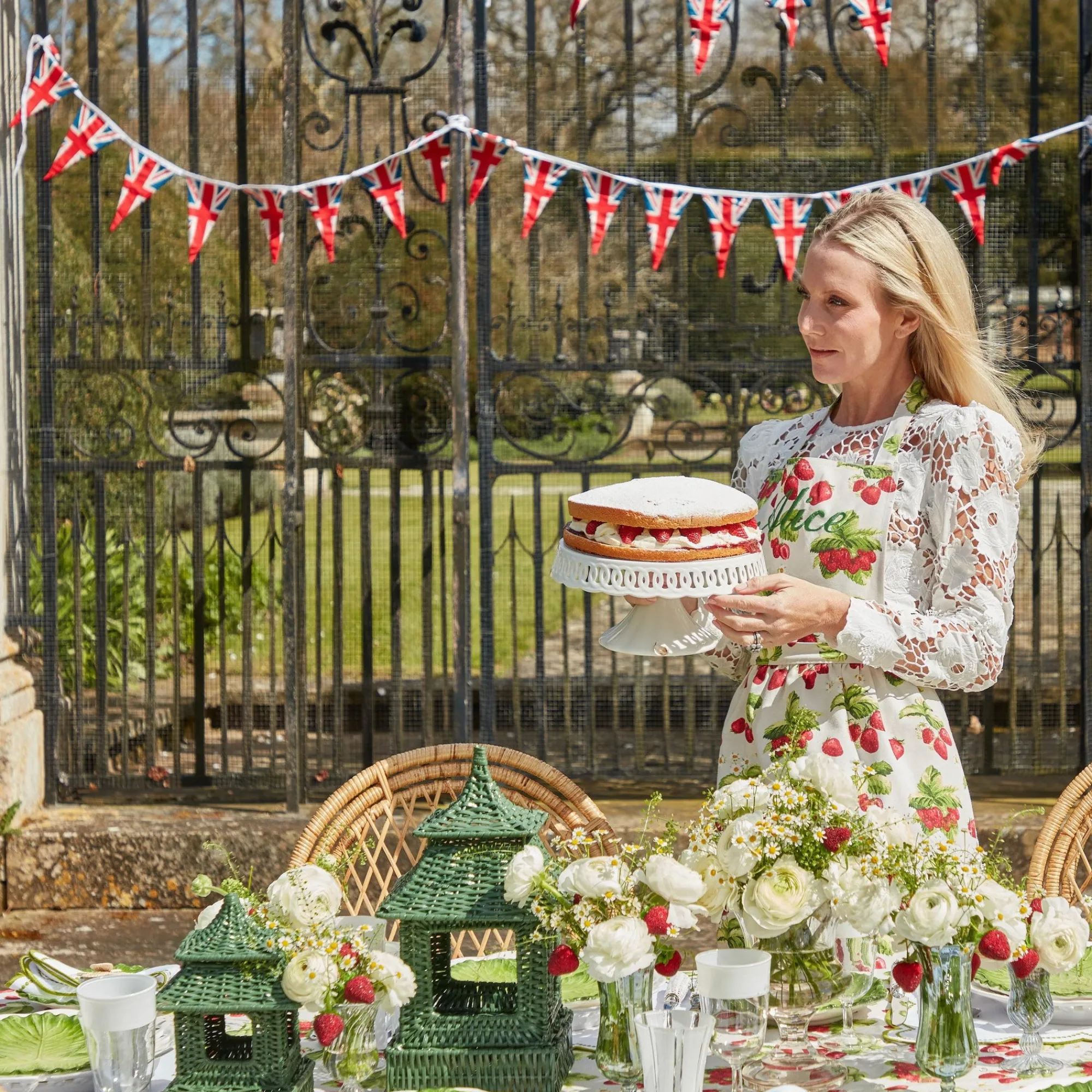 white_ribbon_wine_glasses_14.webp Fashion White Ribbon Wine Glasses (Set Of 4) Glasses