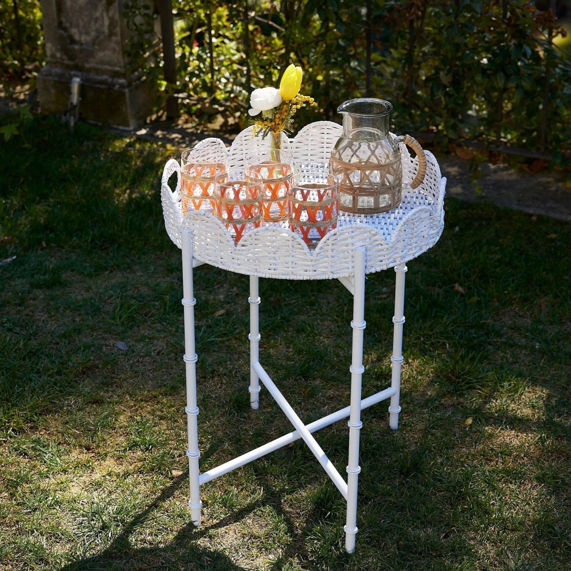 white_round_scalloped_rat_3.webp Best White Round Scalloped Rattan Tray Trays & Liners