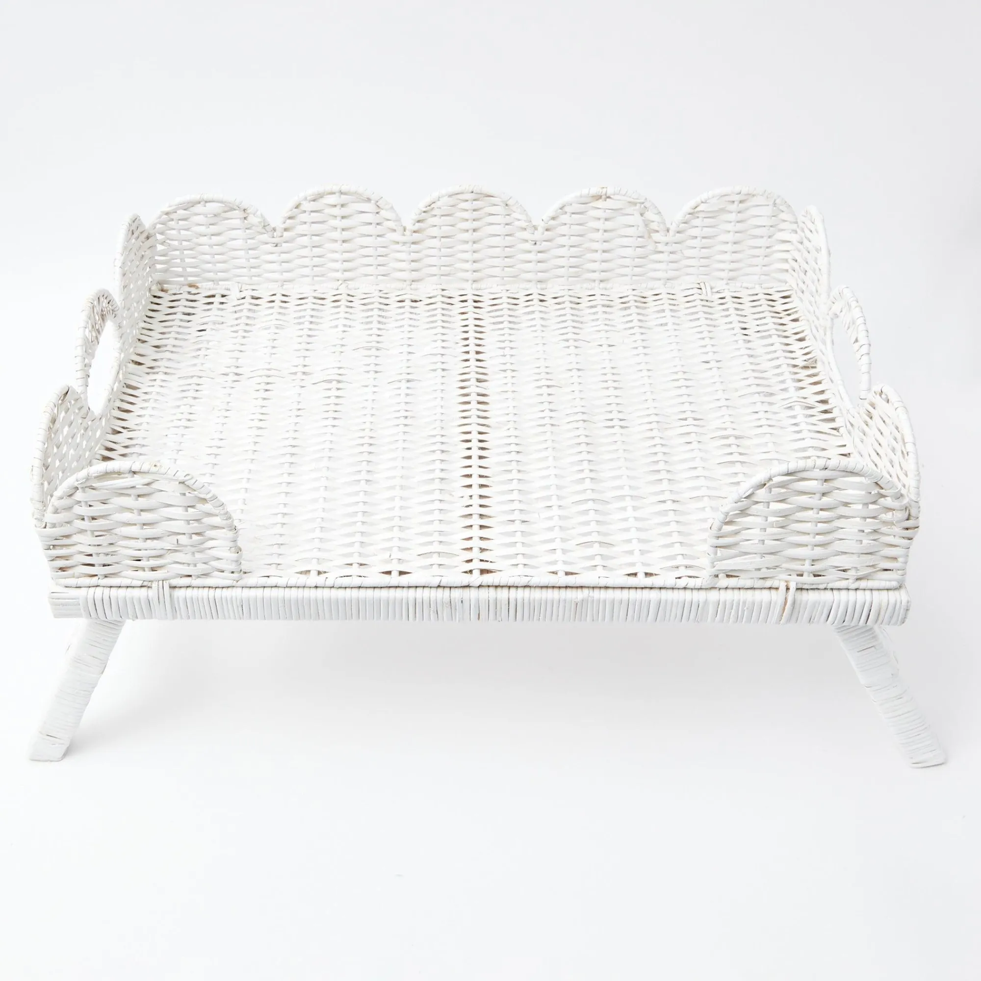white_scalloped_rattan_br_0.webp Outlet White Scalloped Rattan Breakfast Tray Trays & Liners