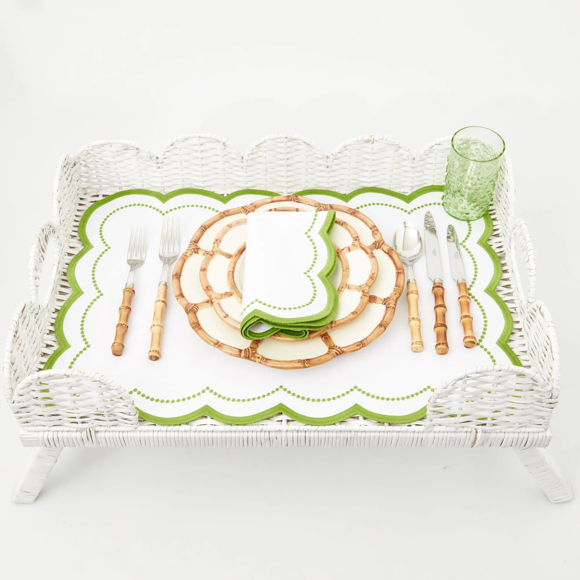 white_scalloped_rattan_br_2.webp Outlet White Scalloped Rattan Breakfast Tray Trays & Liners