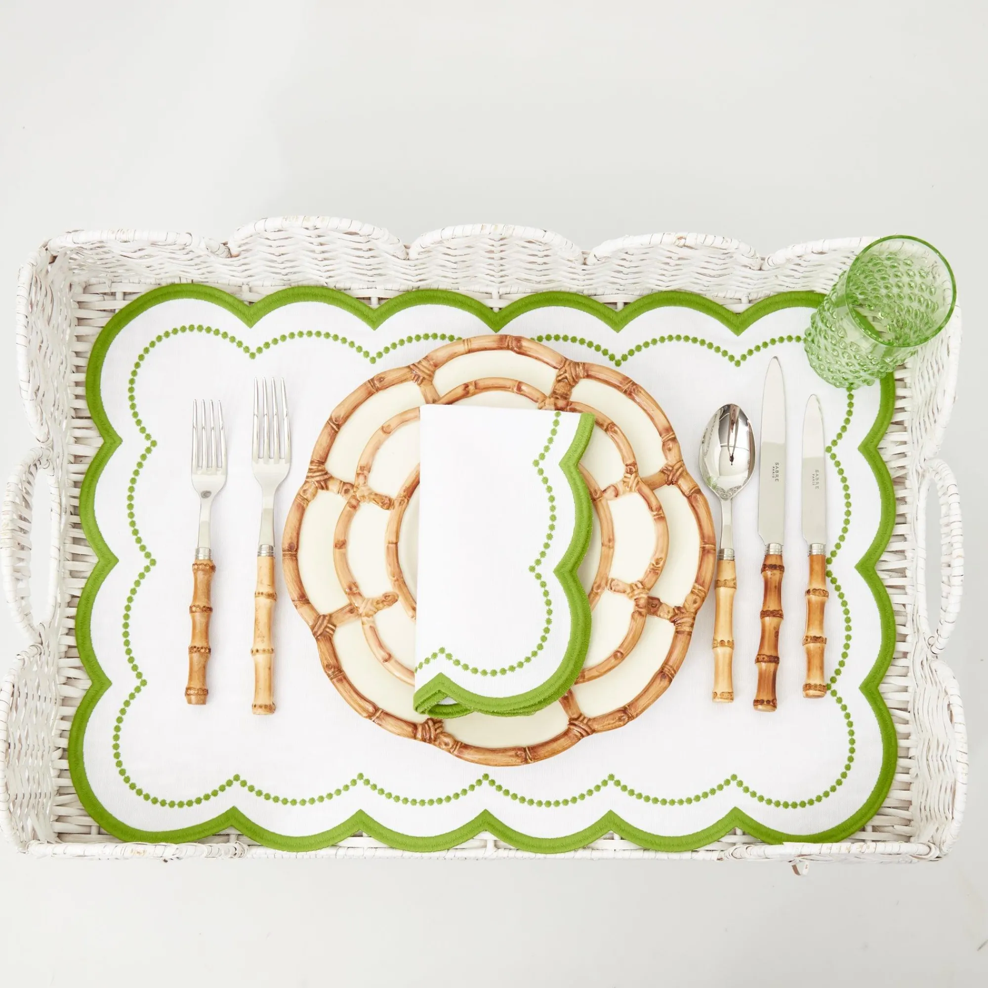 white_scalloped_rattan_br_5.webp Outlet White Scalloped Rattan Breakfast Tray Trays & Liners