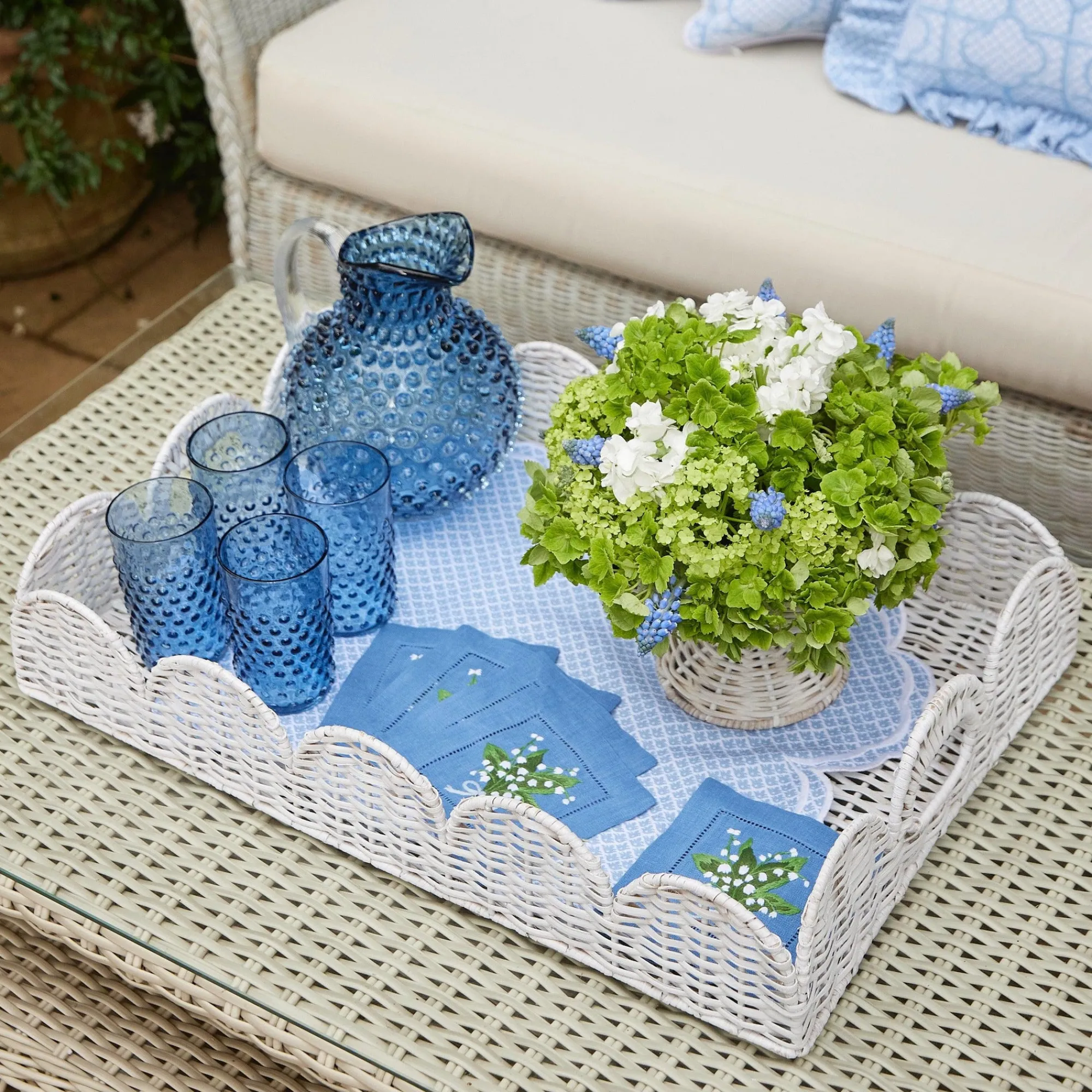 white_scalloped_rattan_tr_10.webp Sale White Scalloped Rattan Tray Trays & Liners